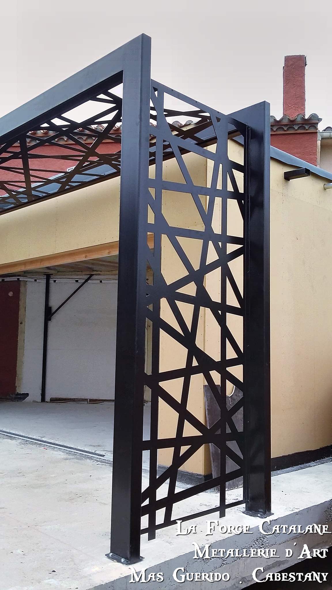 casquette decoupe laser moderne ossature tube rectangulaire 5 forge catalane.jpg